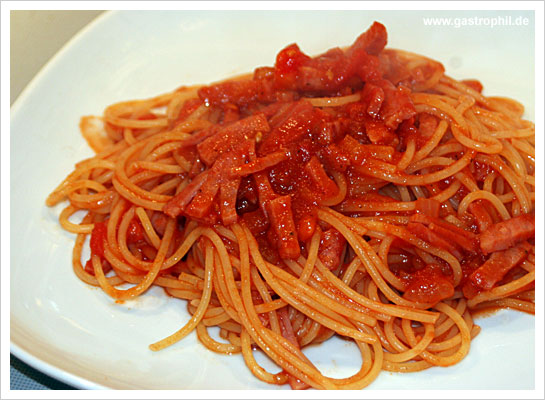 Spaghetti bzw. Pasta in Chorizo-Tomaten-Sugo – Italien und Spanien ...