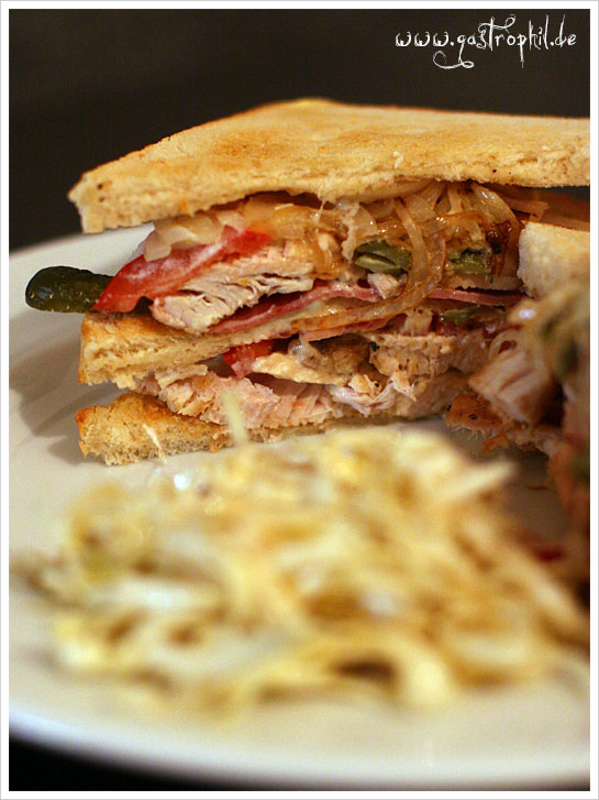 Sandwich mit Hähnchenbrust und Coleslaw – gastrophil