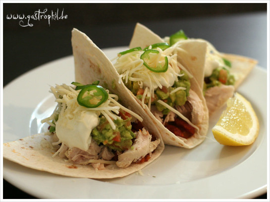 tacos-mit-huhn-kaese-guacamole-1