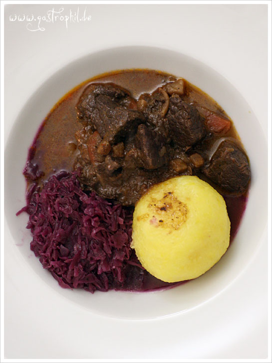 hirschgulasch-rotkohl