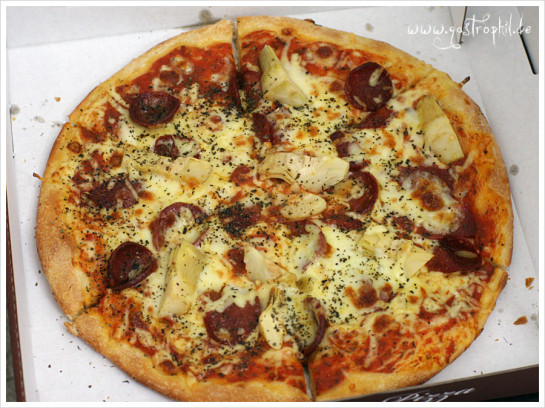 pizza-sucuk-artischocken-mozzarella