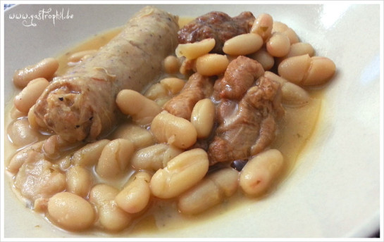 Cassoulet au canard - französischer Bohneneintopf mit Würsten und Entenfleisch. Sehr geil!