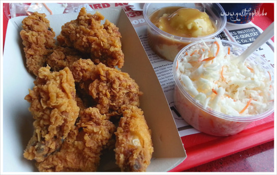 KFC Mastersciencebestellungsplatte mit Wings, Brei und Slaw (den ich echt mal scheiße finde)