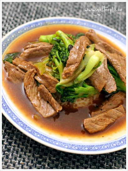 Rindfleisch mit Pak Choi und Brokkoli – gastrophil