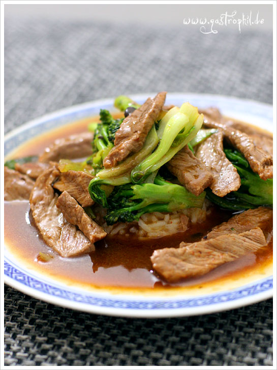 Rindfleisch mit Pak Choi und Brokkoli – gastrophil