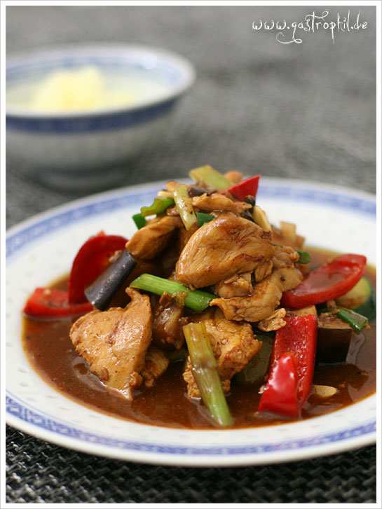 chinesisch-huhn-aubergine-paprika