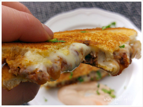 grilled-chili-cheese-moneyshot