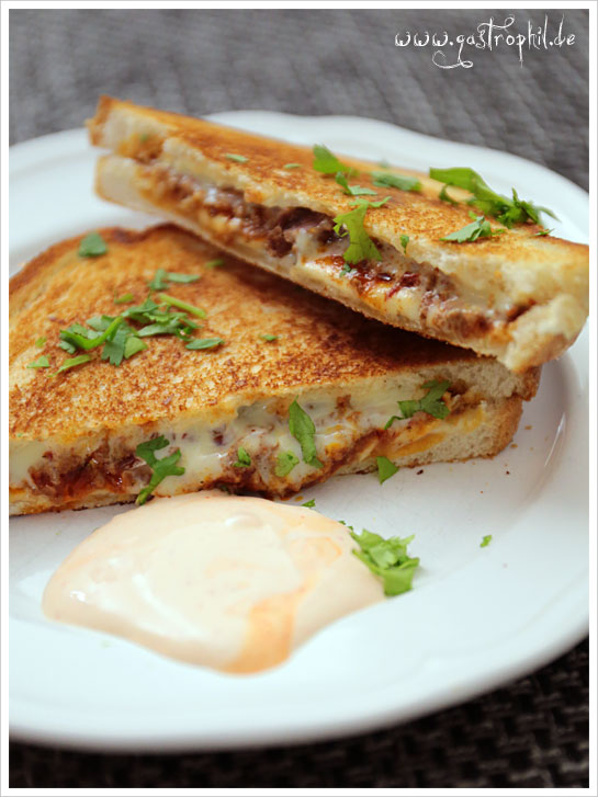 grilled-chili-cheese-sandwich