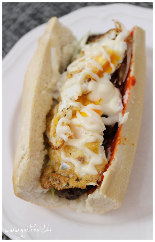 cevapcici-breakfast-sandwich